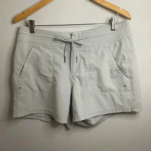 💚 Athletic works - Light Grey shorts - light weight fabric - medium